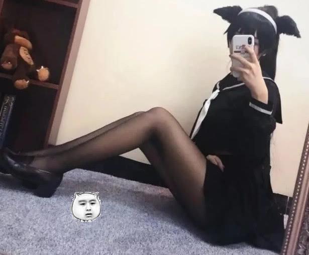 曾经凭借黑丝美腿大火，如今发文退出直播圈，一代女神终究退场！
