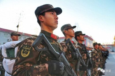 ​武警新兵京郊大拉练！3天近百公里全副武装急行军