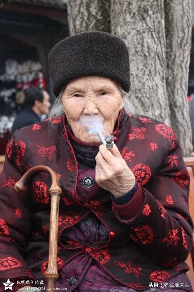 105岁的小脚祖祖