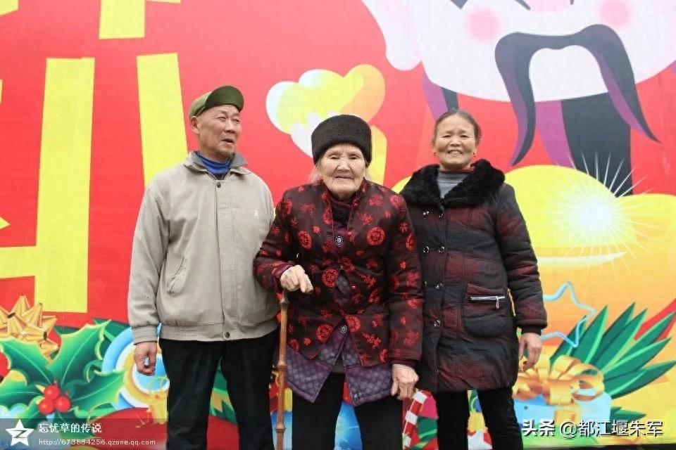 105岁的小脚祖祖