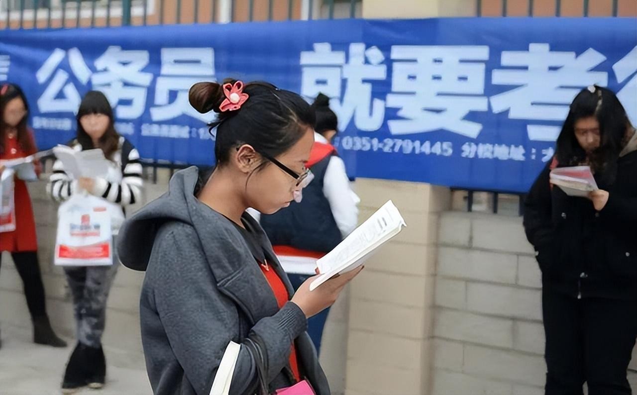 街道办主任是什么级别（社区书记是公务员还是公职人员）-