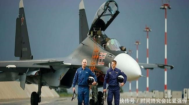 中国飞行员工资是多少 空军民航飞行员的一个月真实待遇工资