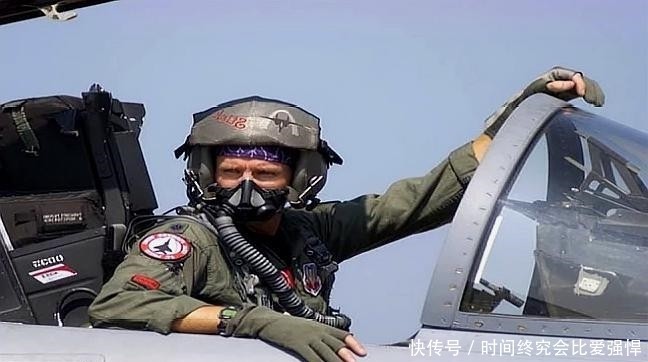 中国飞行员工资是多少 空军民航飞行员的一个月真实待遇工资
