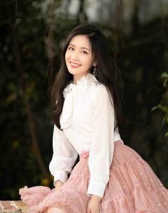​创3甜妹王艺瑾情史被扒！疑是张新成大学前任，颇多同款照引猜疑