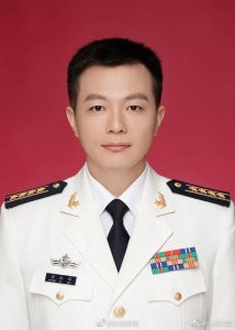 ​帅！海军新任新闻发言人刚亮相就火了