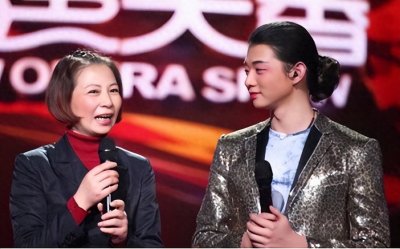​悲情女人仲小萍：因儿子30年不嫁，两次被辜负，霍尊输了回到原点