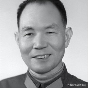 ​他本是最年轻的开国中将，却因做错一事，被朱老总取消评衔资格