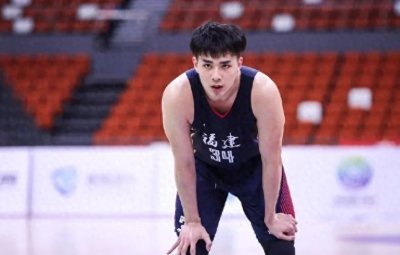 ​黄艺：曾经被称为“王哲林的接班人”，要将自己的天赋兑现。