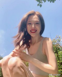 ​韩国女星崔雪莉超美照片