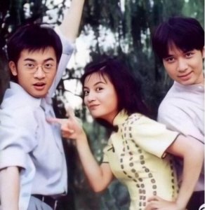 ​《情深深雨濛濛》剧组重聚，赵薇古巨基苏有朋再现19年前经典合照