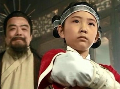 ​《小李飞刀》中的“龙小云”，女扮男装张辰长大了，美如娇艳玫瑰