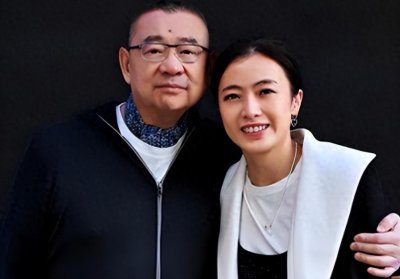 ​甘比的逆袭：从狗仔记者到香港女首富，最终坐稳刘銮雄正妻之位