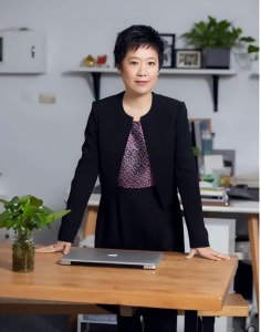 ​吴凡是高材生：毕业于首批重点大学，后并入985大学，曾任副市长