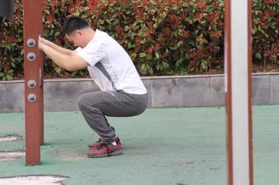 ​深蹲是“动作之王”！每天50个，坚持一个月，好处别人羡慕不来