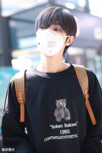 ​宋继扬的机场时尚 黑发+双肩包完全清爽少年