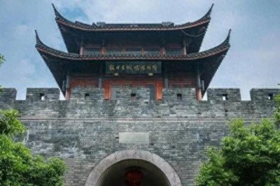 ​忠义之魂：文天祥的传奇人生与历史启示