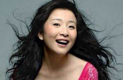 ​分前夫24亿的美女王海燕不选小鲜肉，嫁37岁二婚大叔？原来是乌龙