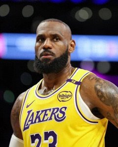 ​詹姆斯停止跟队，提前返回洛杉矶！湖人紧急召回布朗尼，回到NBA