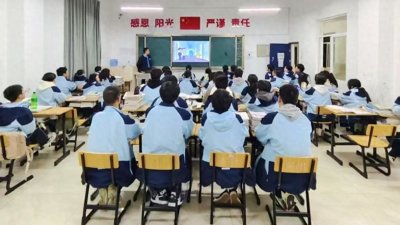 ​初中毕业的男生想学有技术的专业，包括哪些？