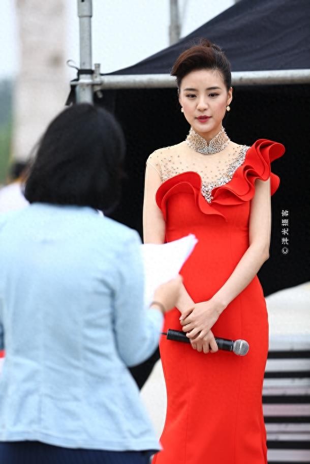 陈超：温婉灵动的湖北卫视女主持