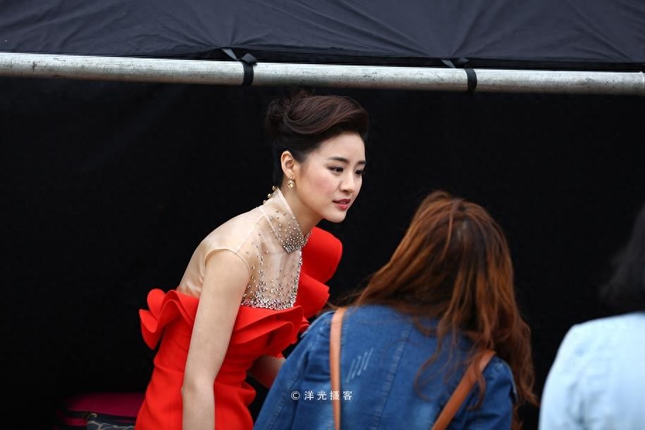 陈超：温婉灵动的湖北卫视女主持