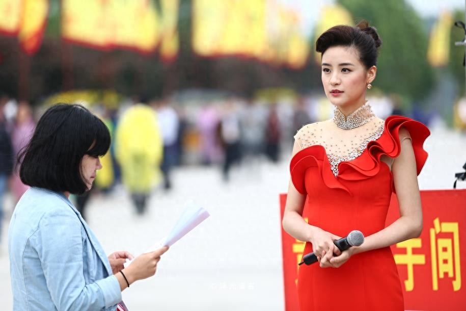 陈超：温婉灵动的湖北卫视女主持