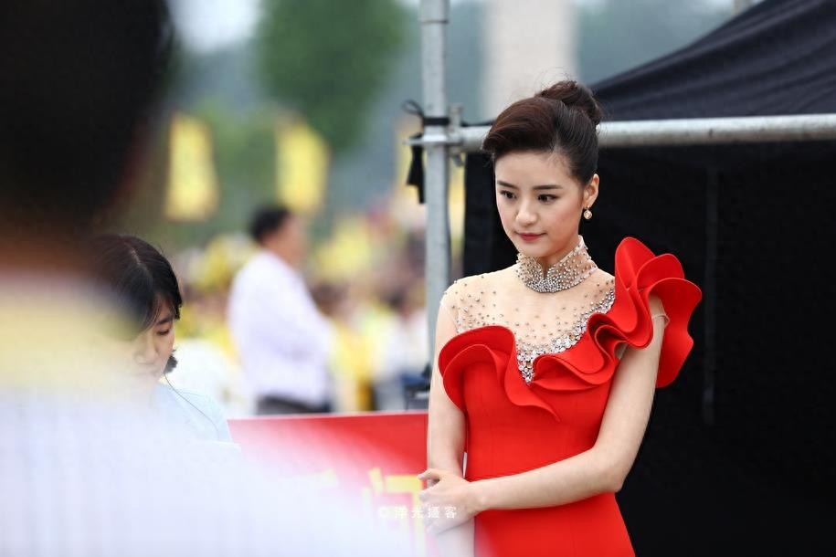 陈超：温婉灵动的湖北卫视女主持