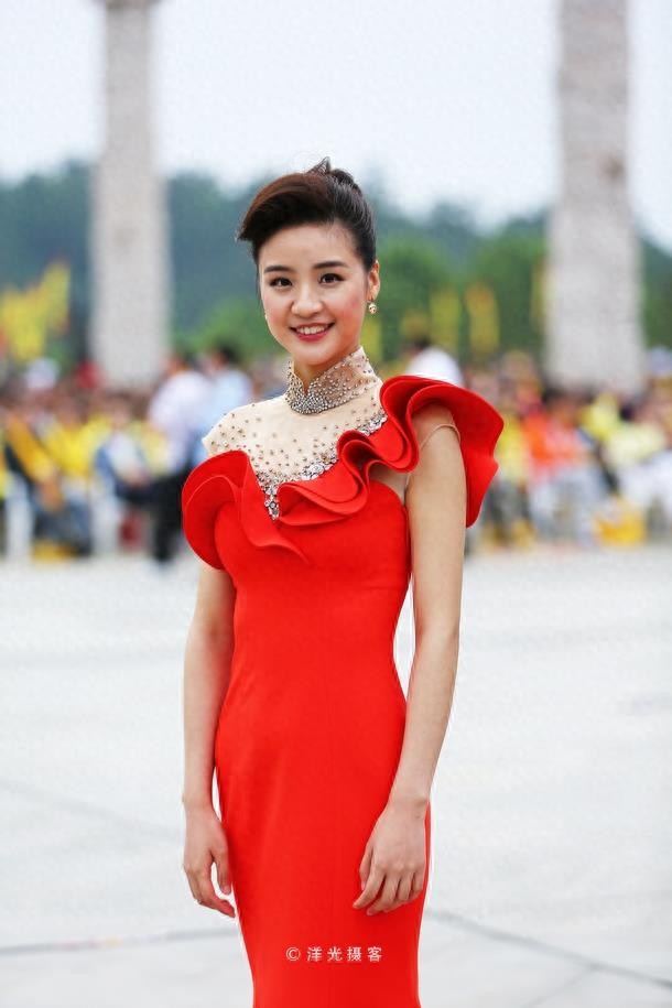 陈超：温婉灵动的湖北卫视女主持