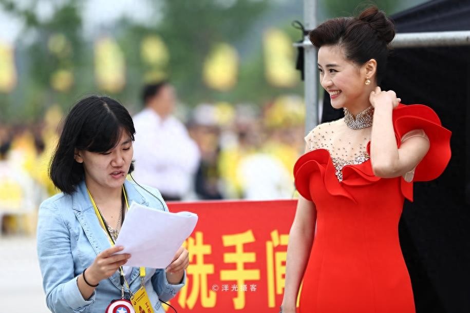 陈超：温婉灵动的湖北卫视女主持
