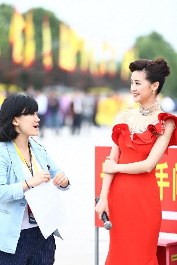 陈超：温婉灵动的湖北卫视女主持