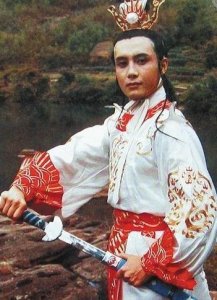 ​曾被张卫健谢霆锋打伤入院，被父亲起诉，“小白龙”一生跌宕起伏