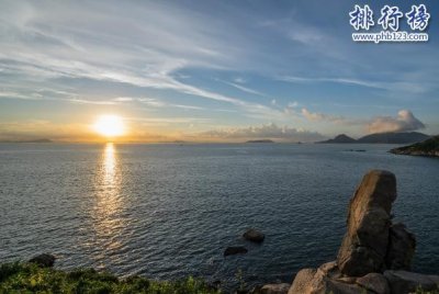 ​珠海七大旅游必去的景点，情侣路是珠海市地标性建筑之一
