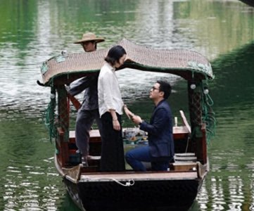 ​霍震霆首度承认准儿媳，满脸笑容却浅谈则止，“下嫁”殊荣恐不在