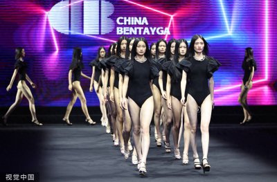 ​中国超模大赛总决赛回顾！女选手们泳装上阵 众人惊叹美腿长如火柱