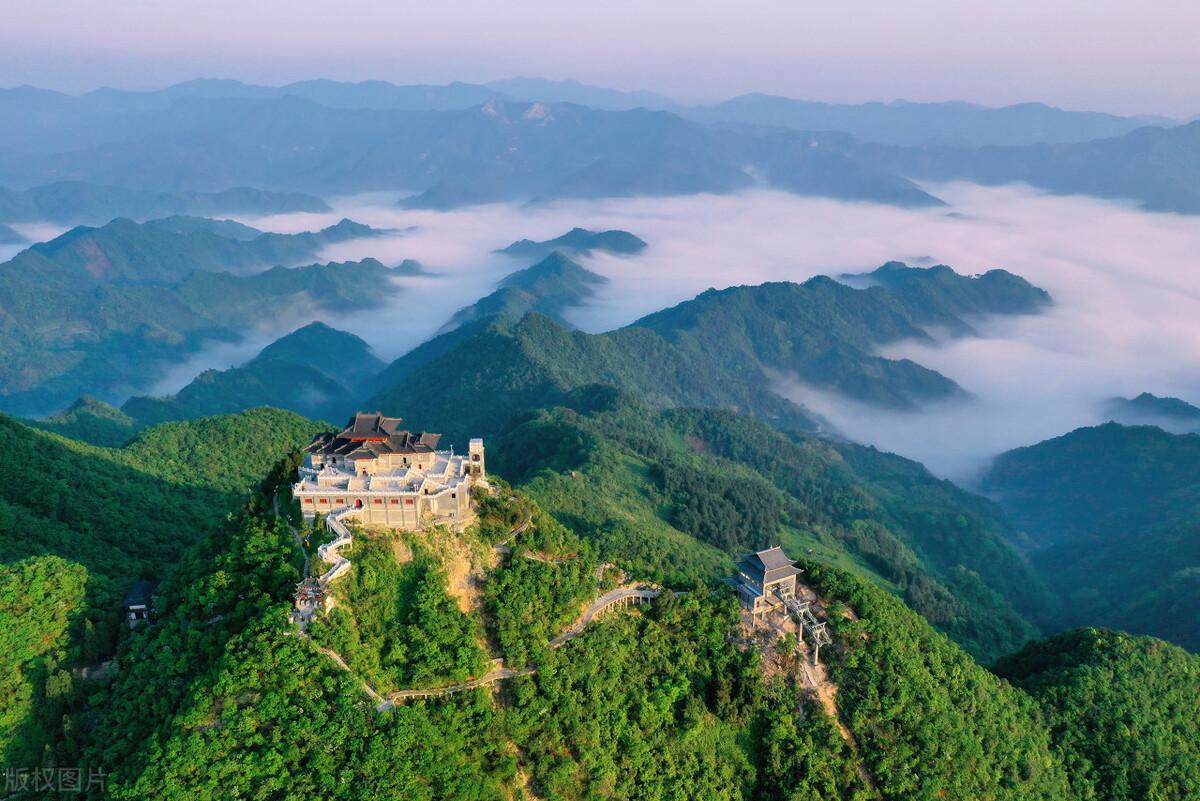 黔东南旅游景点有哪些地方(黔西南旅游必去的5个景点)