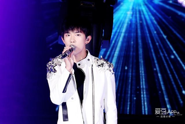 跨年夜后tfboys再合体（爱豆专稿TFBOYS历届跨年盘点）(18)
