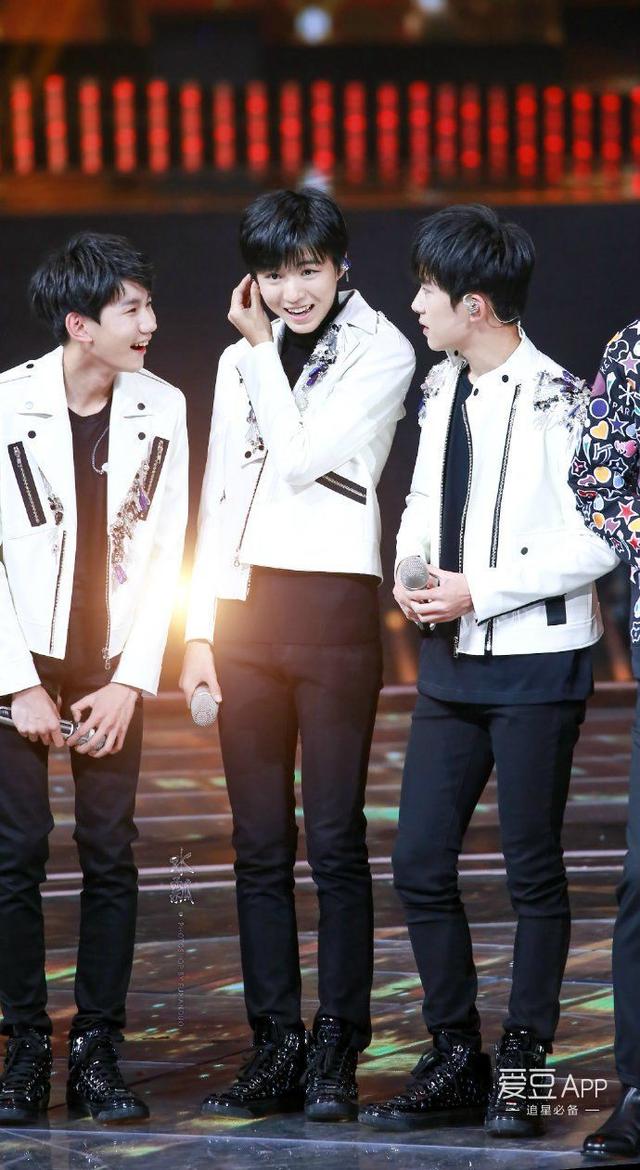 跨年夜后tfboys再合体（爱豆专稿TFBOYS历届跨年盘点）(20)