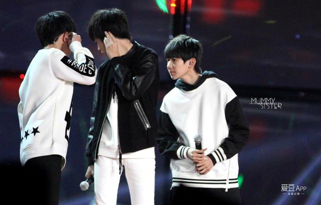 跨年夜后tfboys再合体（爱豆专稿TFBOYS历届跨年盘点）(3)