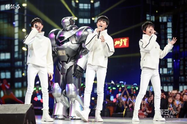 跨年夜后tfboys再合体（爱豆专稿TFBOYS历届跨年盘点）(6)