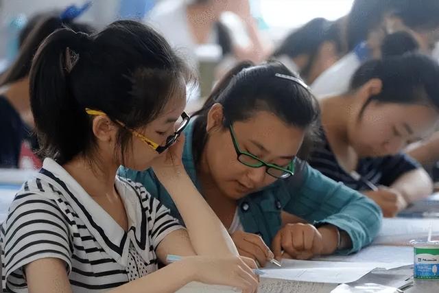 班主任哭着说着不能再生了（比离婚还难受尖子生被转走）(6)