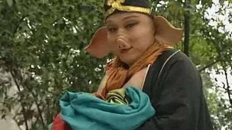 86版《西游记》“猪八戒”74岁和高老庄媳妇再聚首，儿子是大帅哥