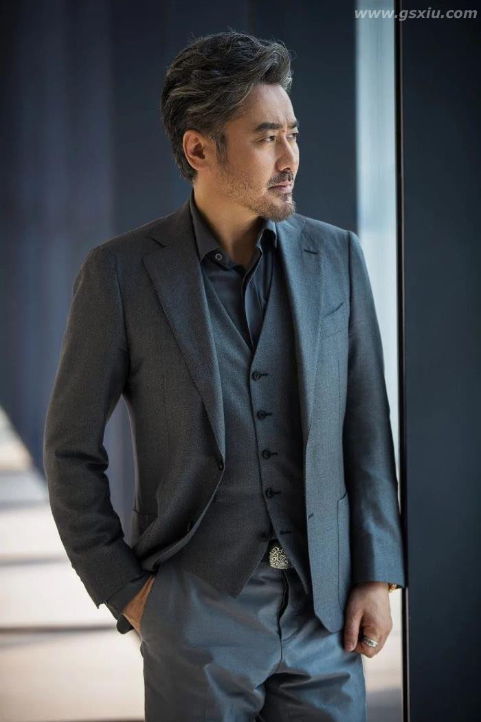 吴秀波现在的老婆到底是谁 何震亚为什么没离婚
