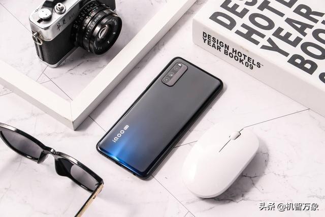 目前最值得买的iqoo手机（iQOO三款新机分别拿下流畅榜）(3)