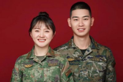 ​武警少尉、陆军中士，俩人结婚了！