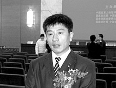 他卖洗衣粉发家,一个手机号182万,可惜44岁被判11年