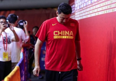 苏群解析男篮失败,又替李楠开脱,李楠有错,但整个团队都该负责