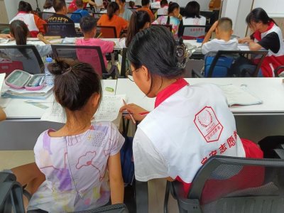 西乡河西社区作业互助课堂开课 让暑期带娃so easy