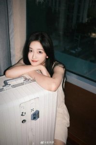 ​林更新恋情曝光，小11岁女友性取向被扒，前任竟是虞书欣队友？