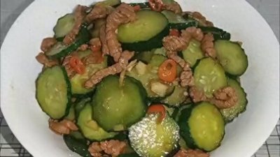 黄瓜炒肉像我这样做,瘦肉不腥不柴黄瓜脆嫩爽口,妈呀!太...