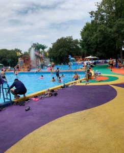 ​玩水的季节到了，看看济南市区这几家水上乐园各有什么优缺点？